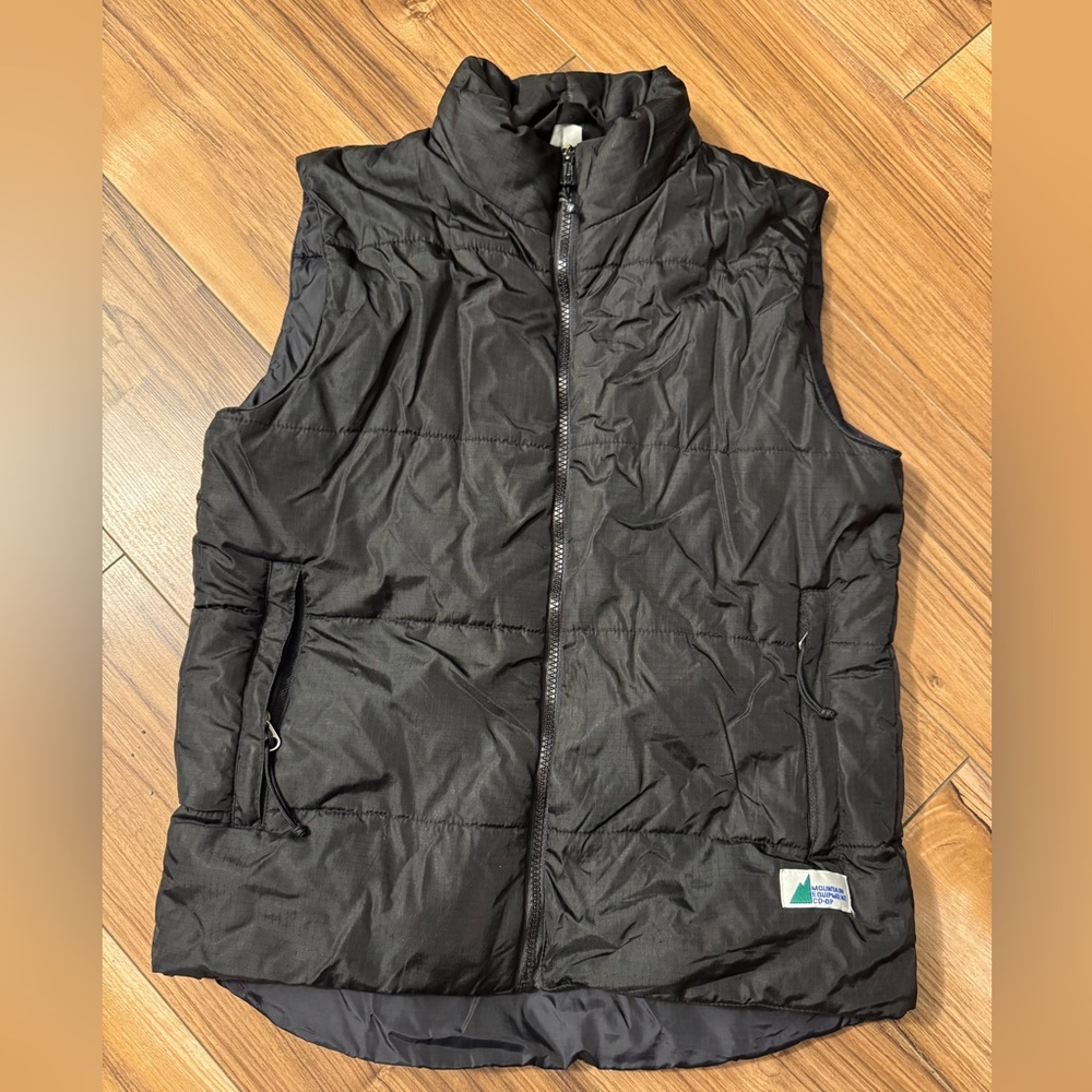 Vintage Womens MEC Puffer Vest (light)